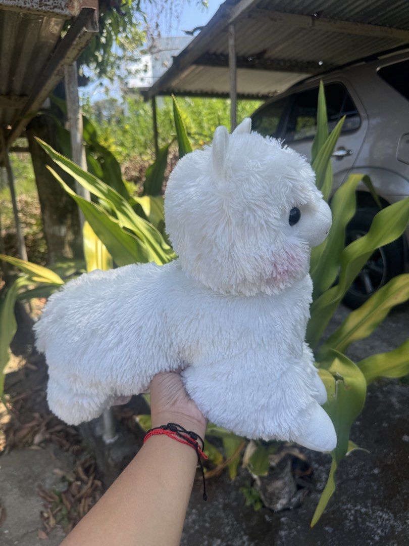 Amuse Alpacasso Jumbo Plush Tissue Cover (Category: Plushies & Soft Toys) located in Antipolo. Submitted by bhabiegraciefashionlab (Listing ID 1430327717, Image 2). Description: - Amuse Alpacasso Jumbo Plush Tissue Cover - Adorable white alpaca design - Soft and fluffy material - Designed to hold tissue boxes.