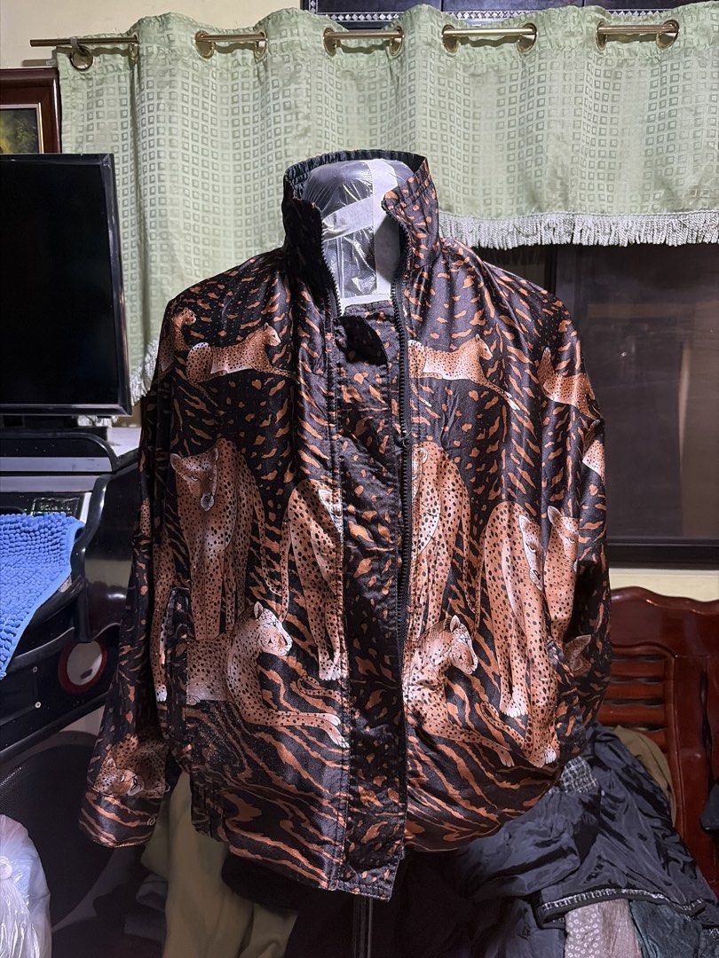 Animal Print Jacket (Category: Coats, Jackets and Outerwear) located in Makati City. Submitted by secondselection (Listing ID 1430252561, Image 2). Description: W 24-26 low longsleeves L 25.