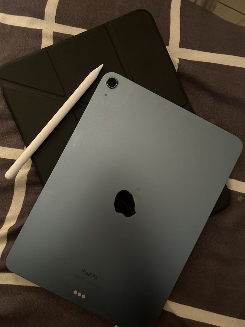 Apple Ipad Air 5th Gen 256 GB (Category: iPad) located in Manila. Submitted by ysabelbaes (Listing ID 1430294516, Image 2). Description: Personal use im very careful with my gadgets so rest assured it’s in good condition with free pencil and case .