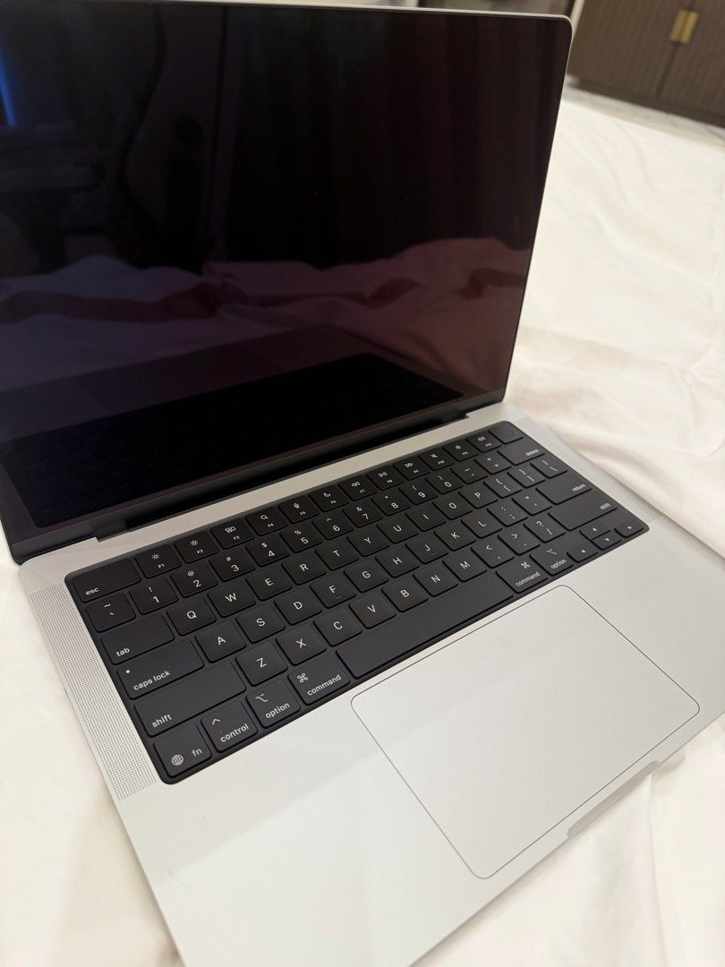 Brad new Apple MacBook Pro 14-inch M5 Chip - Silver