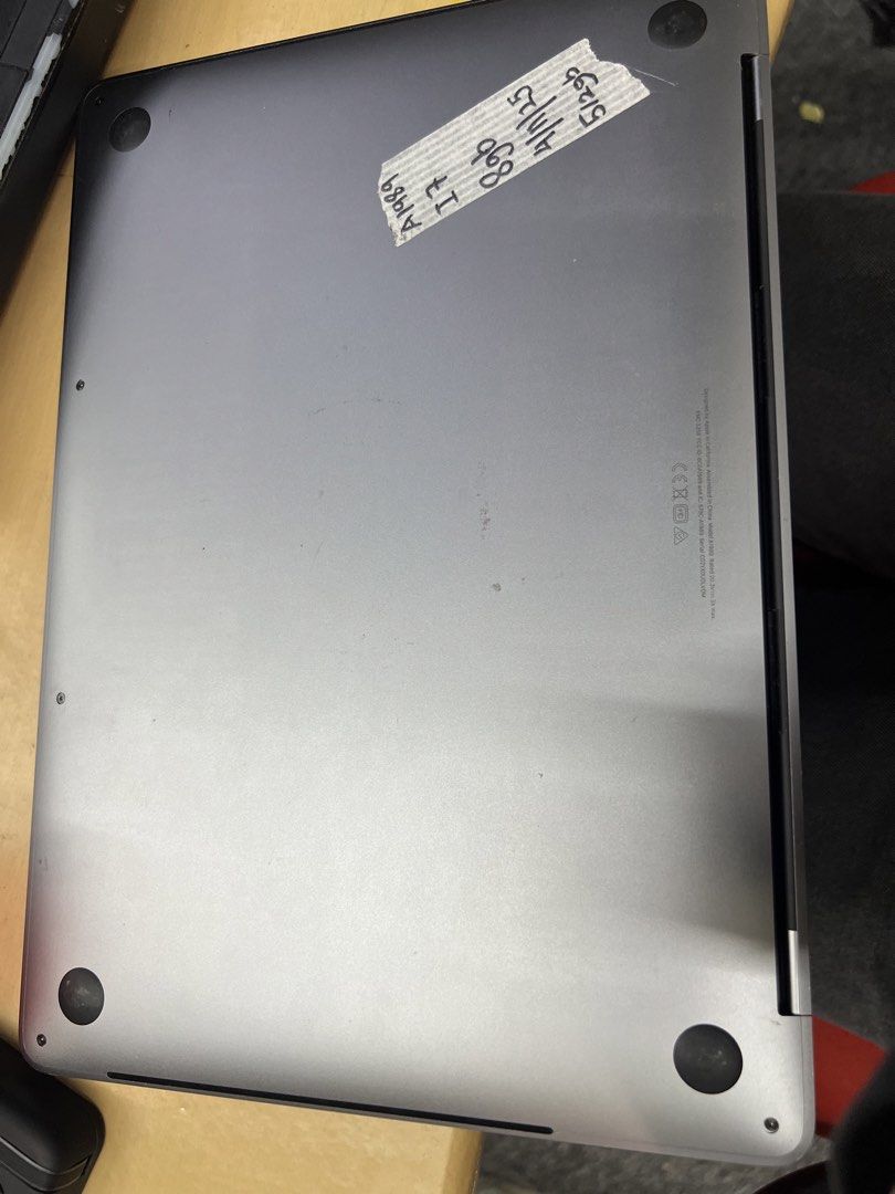 Apple MacBook Pro420602552370472961