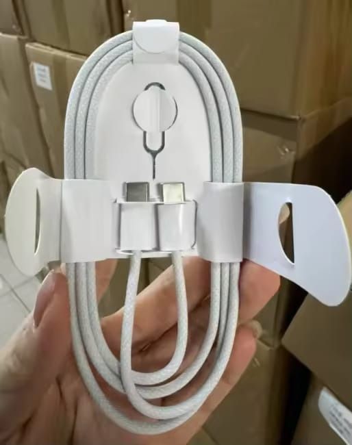 (Free delivery via singpost) Apple Original USB-C to USB-C Charge Cable (1m)