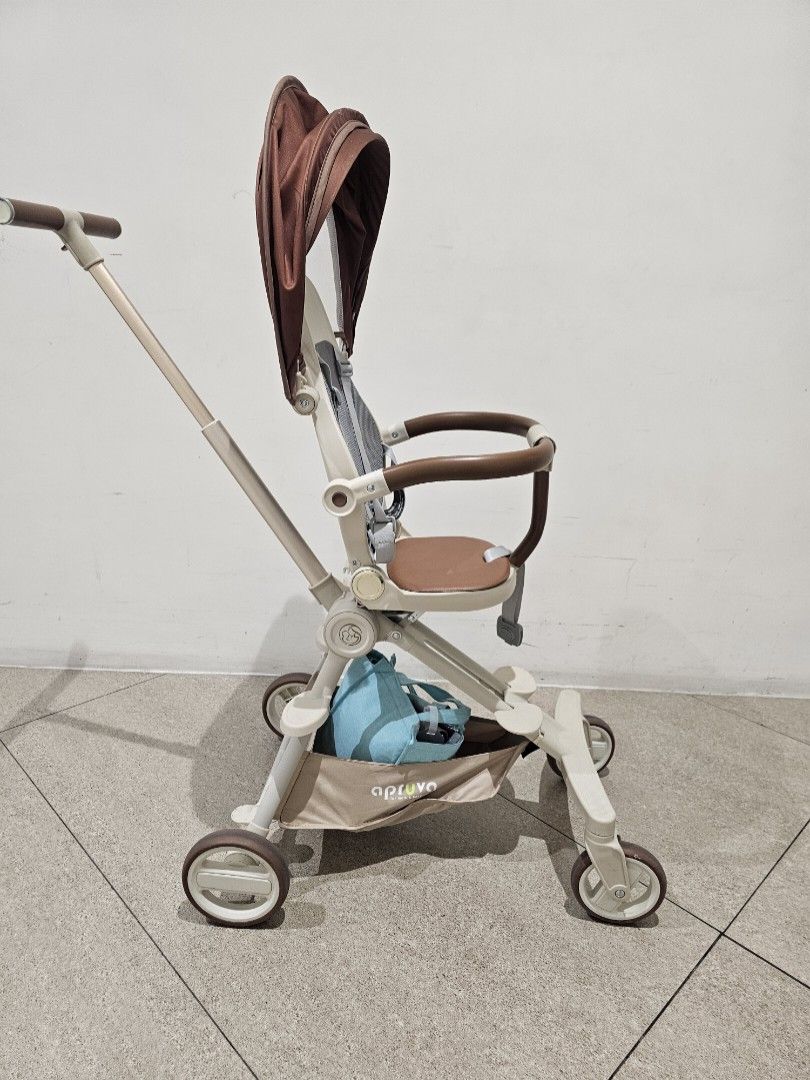 Apruva Stroller (Category: Strollers) located in Quezon City. Submitted by marie.kn (Listing ID 1430282478, Image 3). Description: rfs : decluttering flaws in the last 2 pics flaws doesn't affect the pushing of the stroller Payment first via GCash. NO CASH FROM DELIVERY DRIVERS WILL BE ACCEPTED.