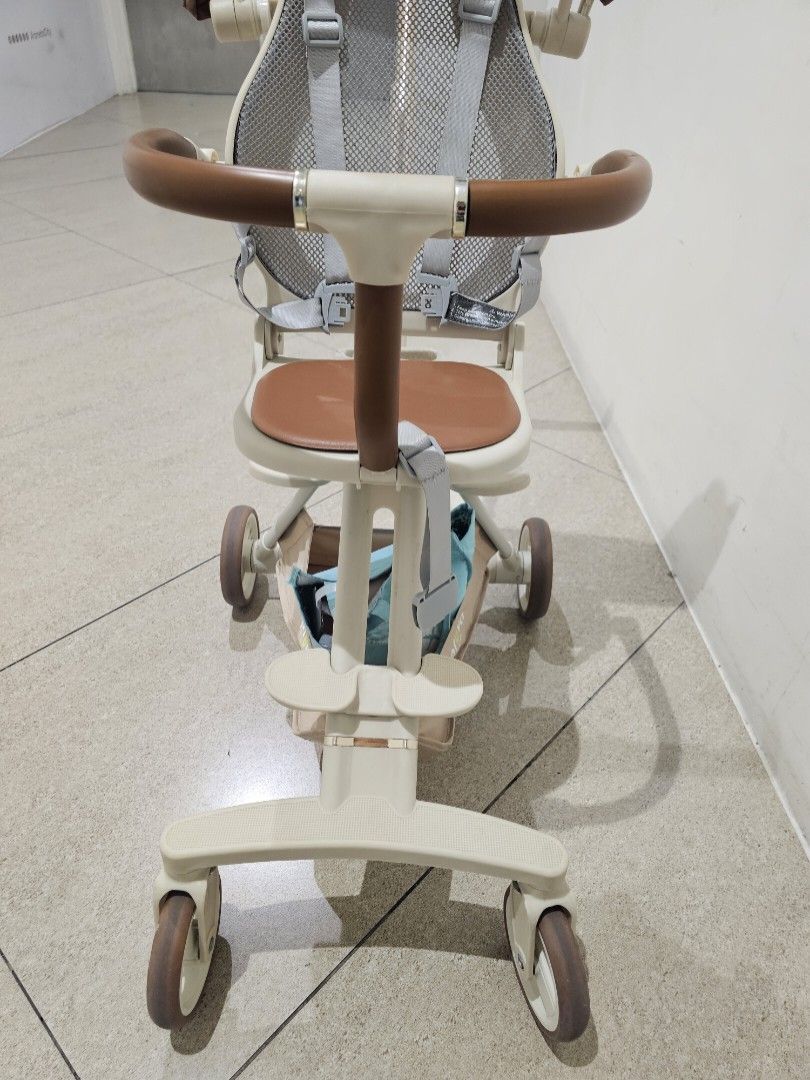 Apruva Stroller (Category: Strollers) located in Quezon City. Submitted by marie.kn (Listing ID 1430282478, Image 2). Description: rfs : decluttering flaws in the last 2 pics flaws doesn't affect the pushing of the stroller Payment first via GCash. NO CASH FROM DELIVERY DRIVERS WILL BE ACCEPTED.