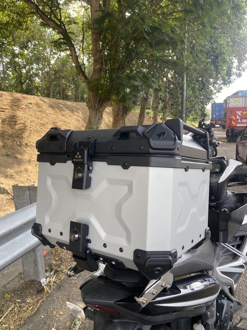 ARIMOTO Motorcycle Top Box, Motorbikes on Carousell