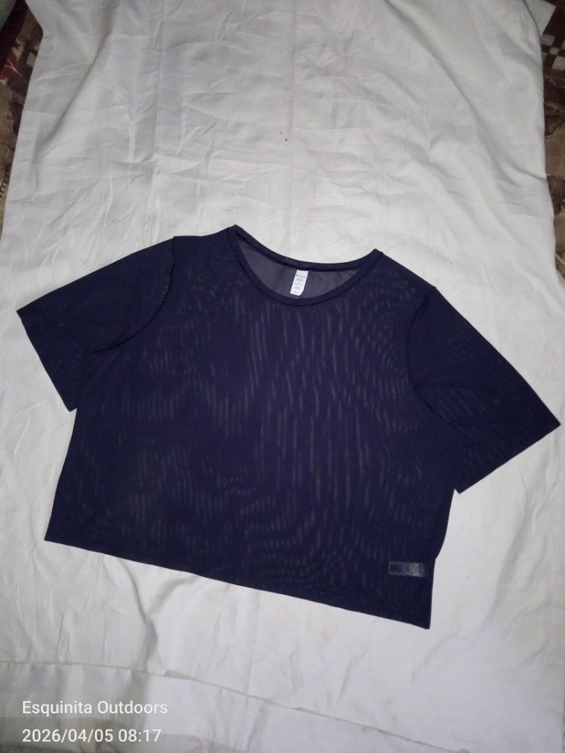 Athleta mesh crop tee (Category: Activewear) located in Cabuyao City. Submitted by khode025 (Listing ID 1430216790, Image 2). Description: Athleta mesh crop tee XL on tag excellent like new condition width:23 length:21 navy color 480 Only .