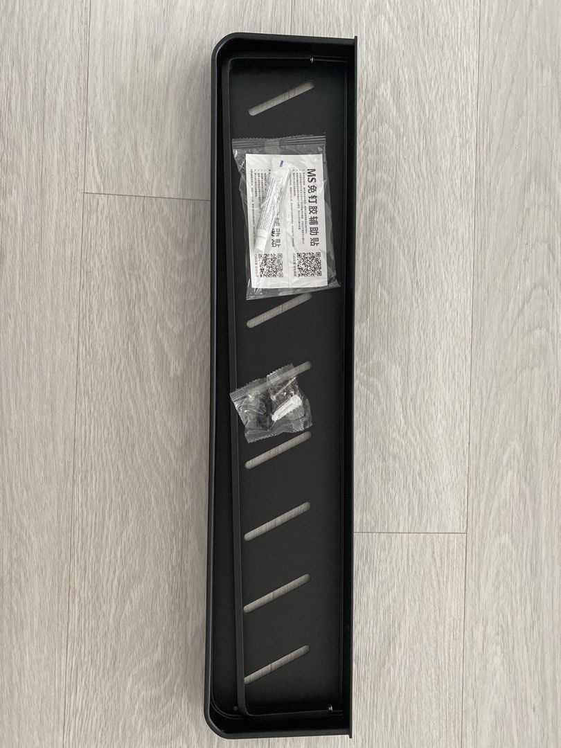 Bathroom shelf
