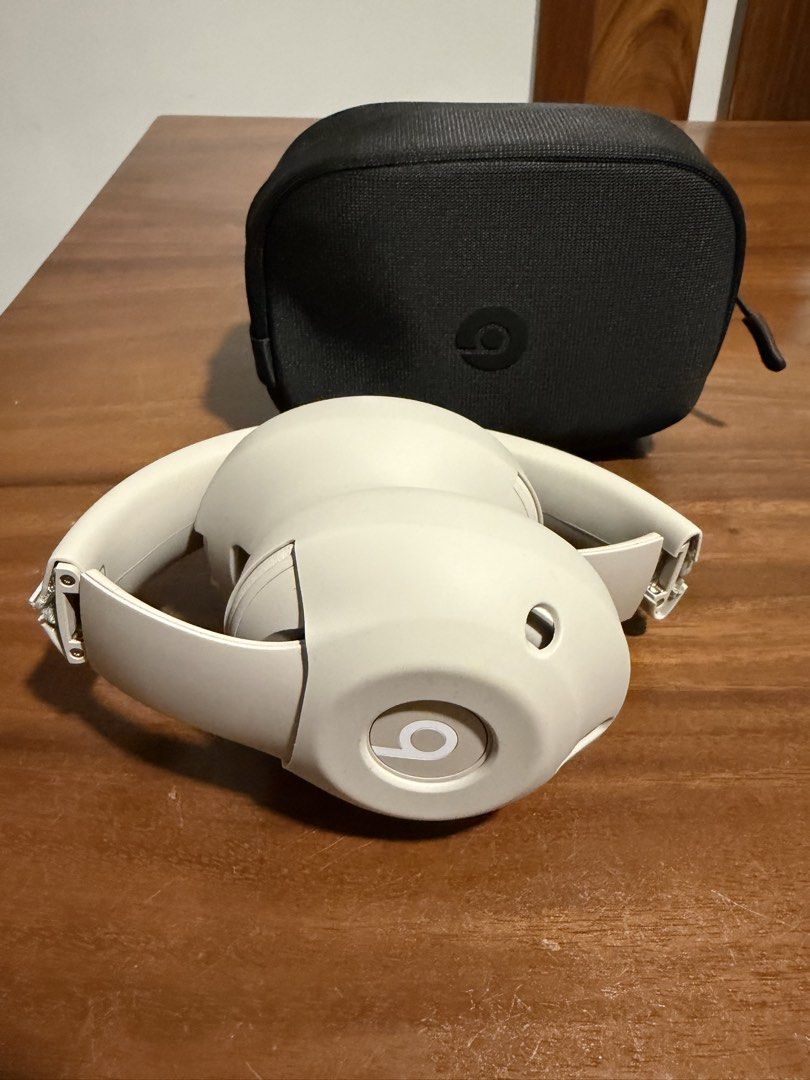Beats Studio Pro with free Protective Skin and Case (Category: Headphones & Headsets) located in Manila. Submitted by nadav_84 (Listing ID 1430280162, Image 2). Description: Barely used from the US. .