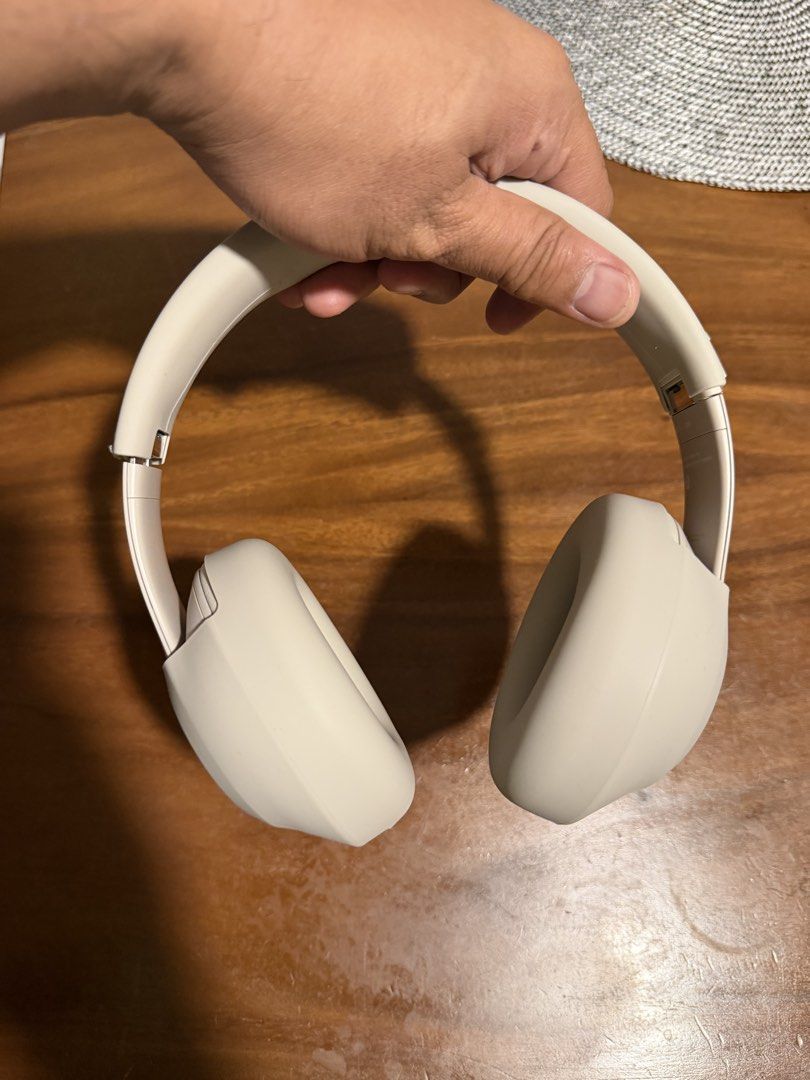 Beats Studio Pro with free Protective Skin and Case (Category: Headphones & Headsets) located in Manila. Submitted by nadav_84 (Listing ID 1430280162, Image 3). Description: Barely used from the US. .