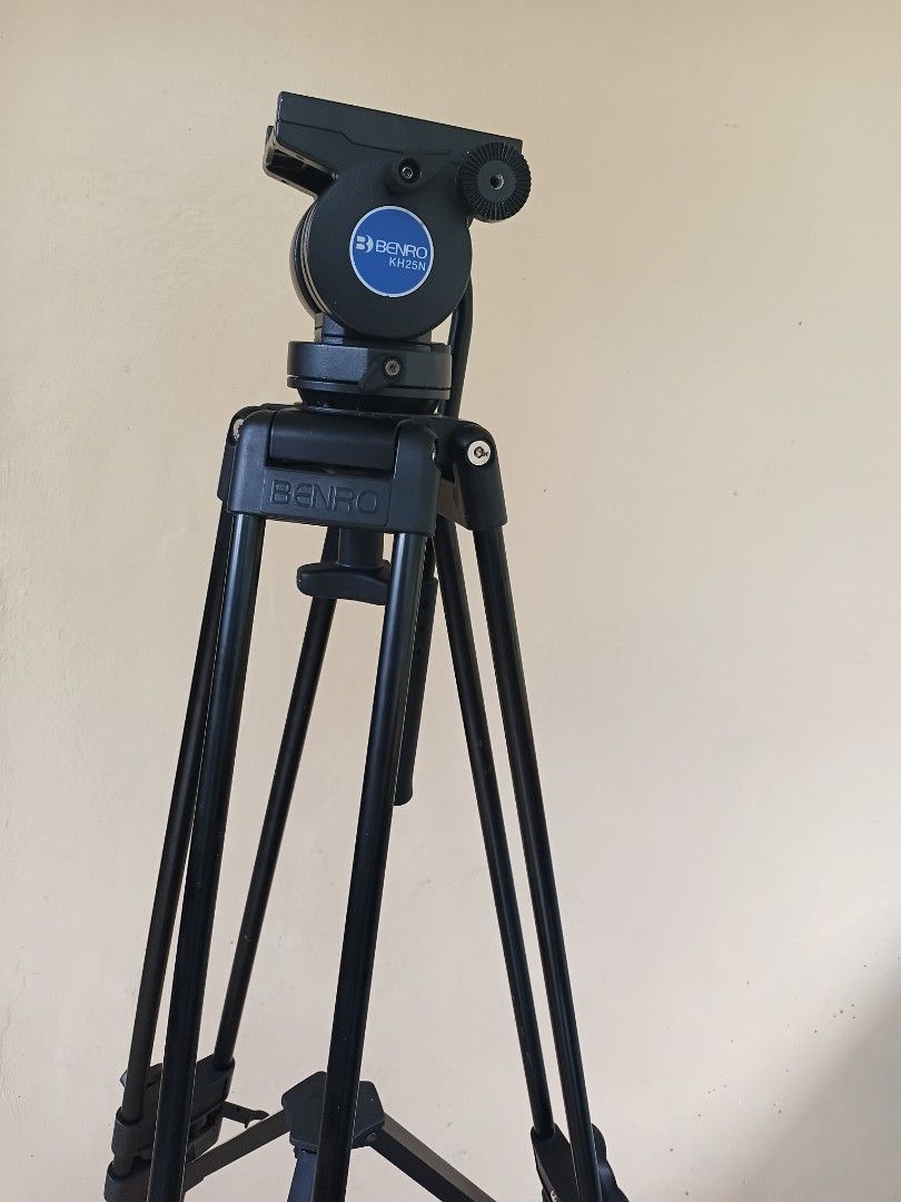 Benro kh25n (Category: Tripods & Monopods) located in Manila. Submitted by arsyyyy.cat (Listing ID 1430258590, Image 1). Description: For sale Benro video tripod. - has a minimal dents - payment first - cod if trusted. - still negotiable price: 5,499 php..