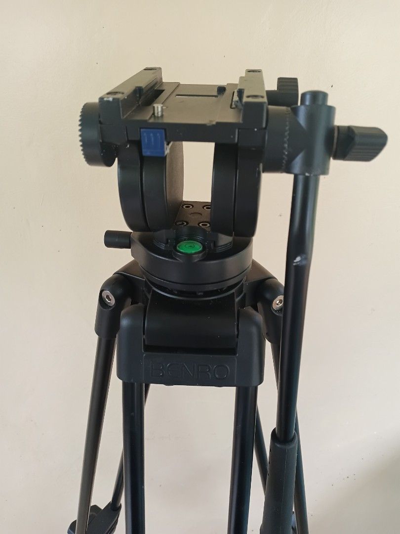 Benro kh25n (Category: Tripods & Monopods) located in Manila. Submitted by arsyyyy.cat (Listing ID 1430258590, Image 3). Description: For sale Benro video tripod. - has a minimal dents - payment first - cod if trusted. - still negotiable price: 5,499 php..