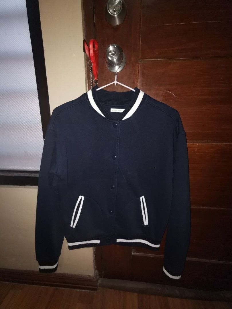 Bershka Navy Blue Varsity Jacket (Category: Coats, Jackets and Outerwear) located in Lipa City. Submitted by madmaxxene (Listing ID 1425749109, Image 3). Description: ‼️ LP POSTED 💕 Best fits petite 🚚 Shipping via Flash Express 💵 MOP: GCash 📍LOC: Lipa City, Batangas.