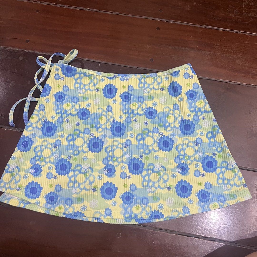 Blackbough Wrap Skirt Cover Up (Category: Bikinis & Swimsuits) located in Cebu City. Submitted by giancyu (Listing ID 1430347042, Image 1). Description: .