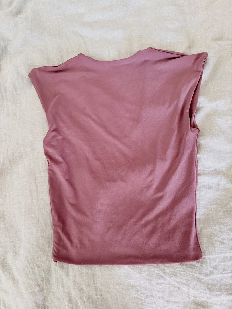BM Suit Daphne Top (Category: Shirts) located in Tabuk. Submitted by petal.decluttering (Listing ID 1430263007, Image 2). Description: BM Suit Mestiza Brown Daphne Top🤎 * See photos for front and back details * Best fits Small * See photo from actual shop at the end Condition: used, in good condition RFS: decluttering Inclusions: top only Meet-up location * 7/11 Convenience Store, Dagupan Centro, Tabuk City, Kalinga or * Paseo George, Bulanao, T