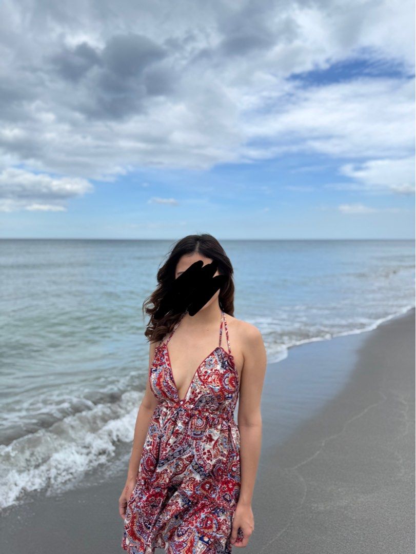Bohemian Halter Dress (Category: Dresses) located in Manila. Submitted by nickaaa2000 (Listing ID 1430289150, Image 2). Description: Shein bohemian halter dress Size small on tag butfits on medium For reference im5’7 and medium size Used once for summer trip So pretty in person ! Makapal tela .