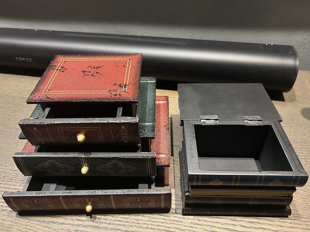 Book-Shaped Storage Boxes - Decorative and Functional446855020911667201