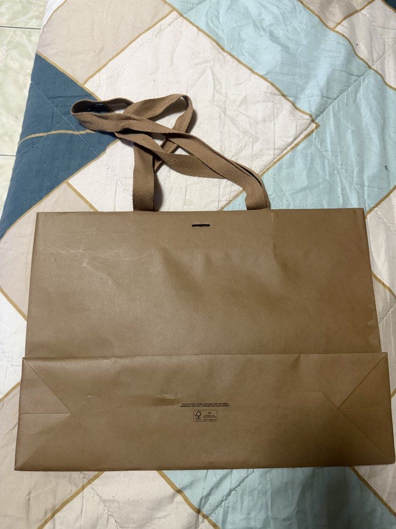 Burberry Paper Bag (Category: Luxury Accessories) located in Bacoor. Submitted by peanut_storm (Listing ID 1430336501, Image 2). Description: .