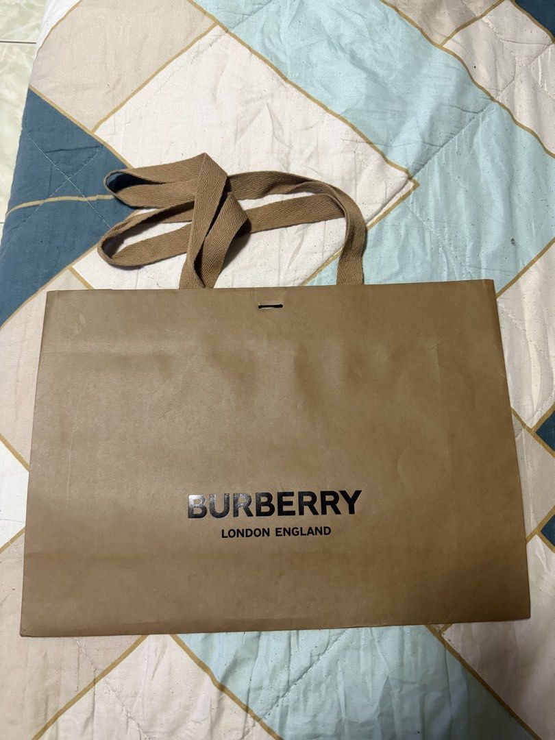 Burberry Paper Bag (Category: Luxury Accessories) located in Bacoor. Submitted by peanut_storm (Listing ID 1430336501, Image 1). Description: .