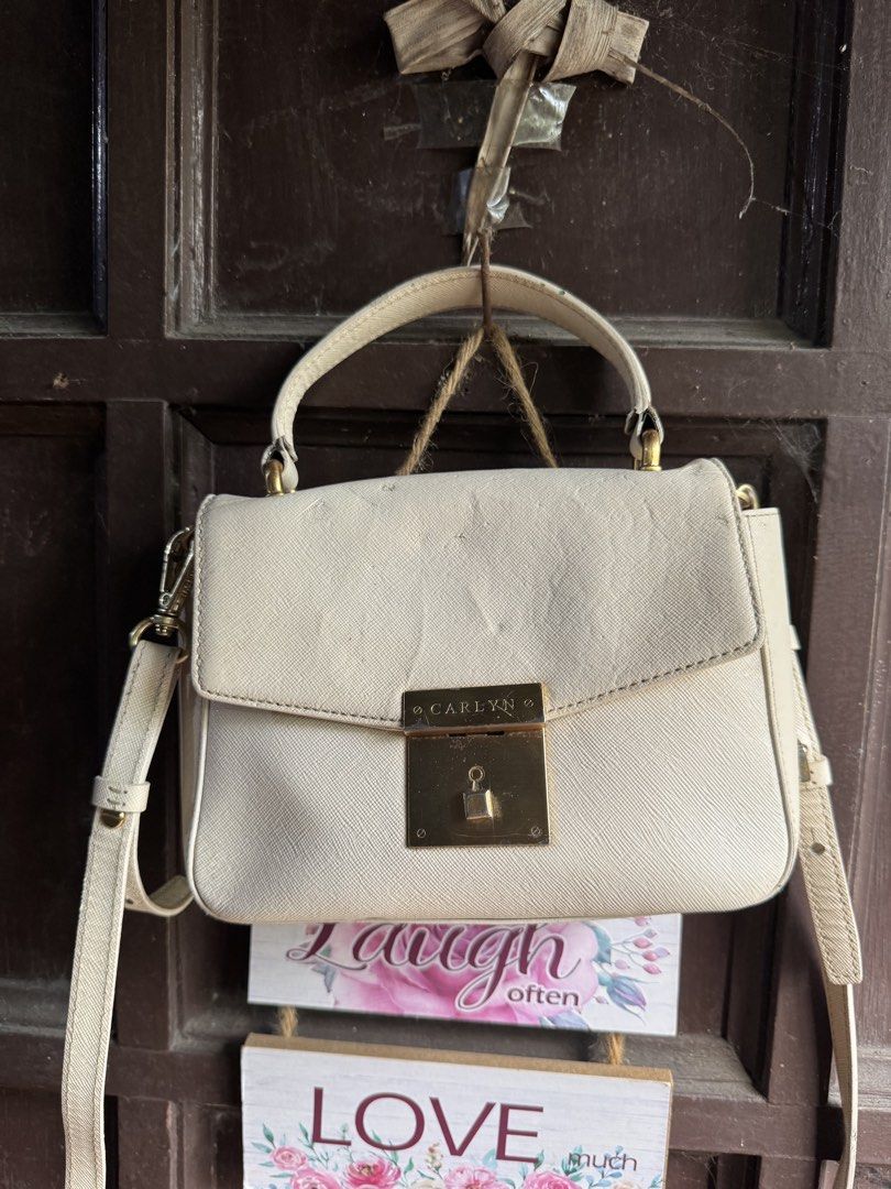 Carlyn Bag (Category: Luxury Bags & Wallets) located in Pontevedra. Submitted by thriftermiles19 (Listing ID 1430293409, Image 1). Description: From ukay.