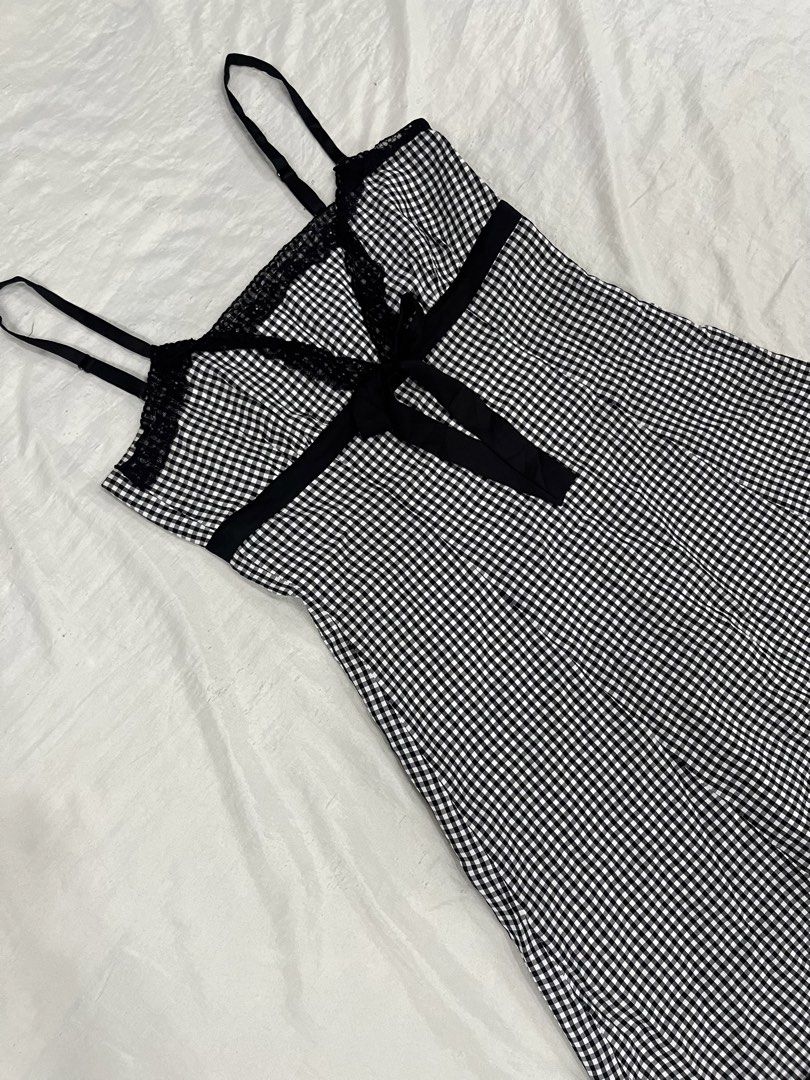 Checkered Dress (Category: Dresses) located in Quezon City. Submitted by princesssparklee (Listing ID 1430361033, Image 1). Description: No haggling please. Last price is posted - fits S-M, can be a bit loose on a Small - no when worn measurements when laid flat: waist: 14 inches length: 28.5 inches RFS: not using it. Decluttering. .