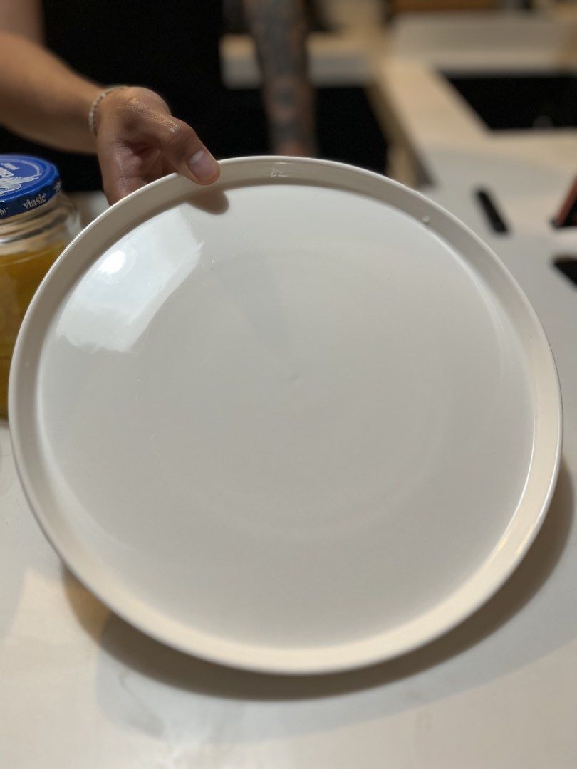 Classic restaurant like. White Round Plate (Category: Dinnerware & Cutlery) located in Makati City. Submitted by GoddessCloset (Listing ID 1430330171, Image 1). Description: SET OF 4 for only 650.