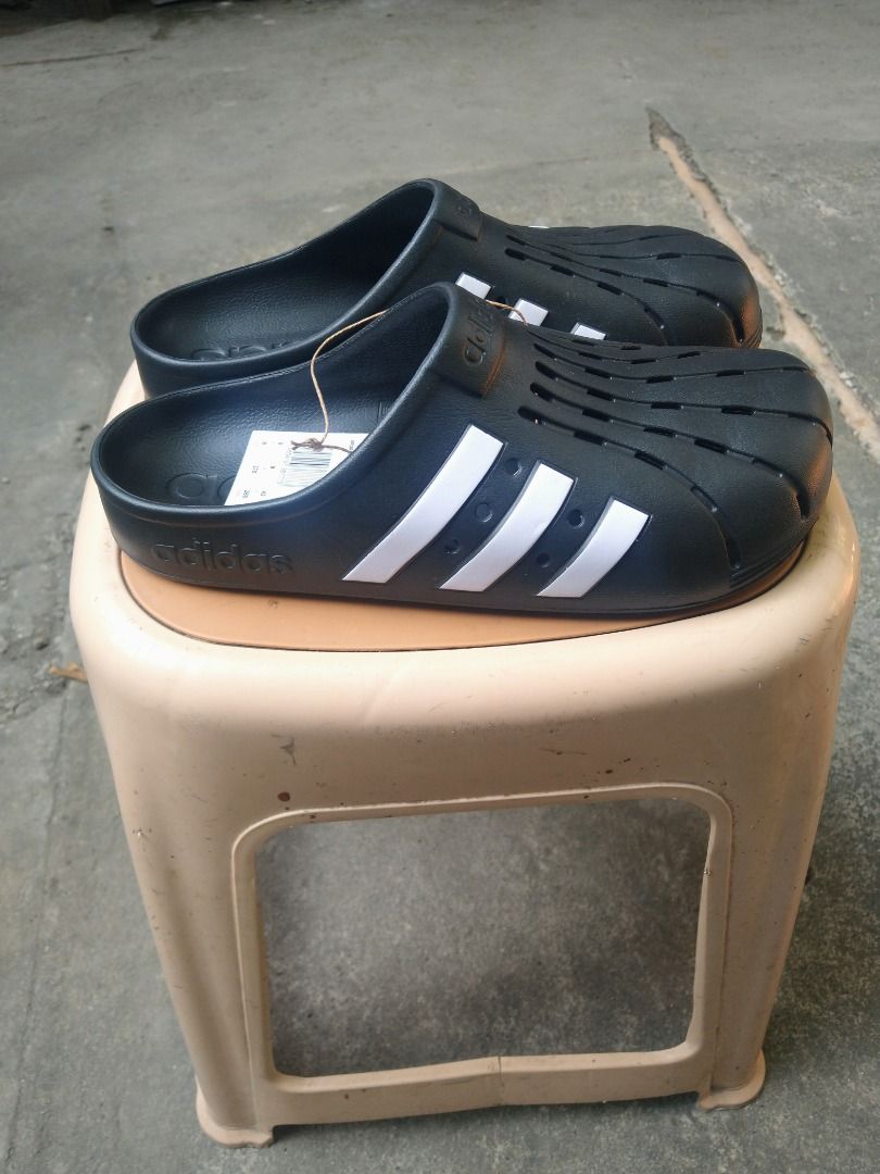 Clogs (Category: Slippers & Slides) located in Caloocan City. Submitted by safeforest_01d3d8 (Listing ID 1430333545, Image 3). Description: Reason for sale need pang dugang buy for my running shoes wala pajud ni na gamit salamat.
