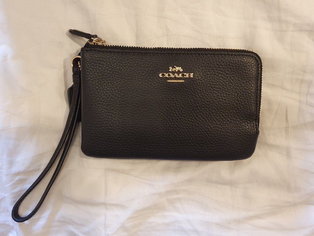 Coach Double Corner Zip Wristlet (Category: Luxury Bags & Wallets) located in Makati City. Submitted by an518x (Listing ID 1430322462, Image 1). Description: Price is firm. Black with Gold Hardware Authentic from Canada. Pick-up at Guadalupe, Makati or Meet-up at Guadalupe, SM Aura, Market Market only please.