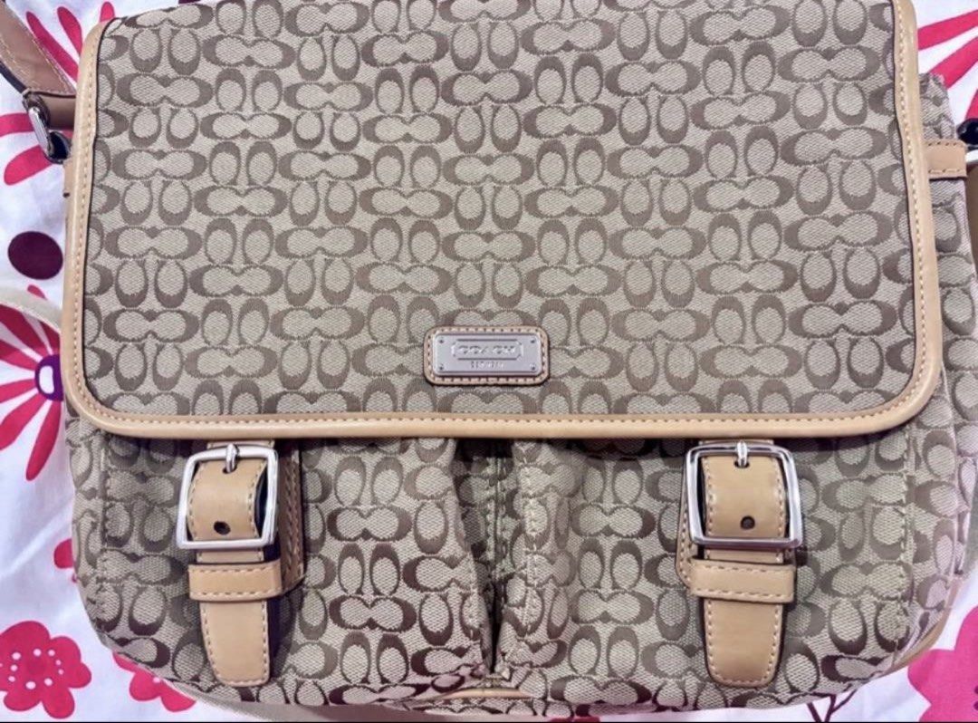 Coach Signature Messenger Bag (Category: Luxury Bags & Wallets) located in Manila. Submitted by jngrc (Listing ID 1430224086, Image 2). Description: Authentic and negotiable.
