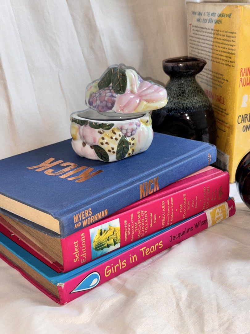 Coffee Table Reading Novel Books - Carry On (Category: Vases & Decorative Bowls) located in Manila. Submitted by jullialm (Listing ID 1430297238, Image 2). Description: Pwede for take all including vases/ trinket for 500. Books no major flaws, in storage only .