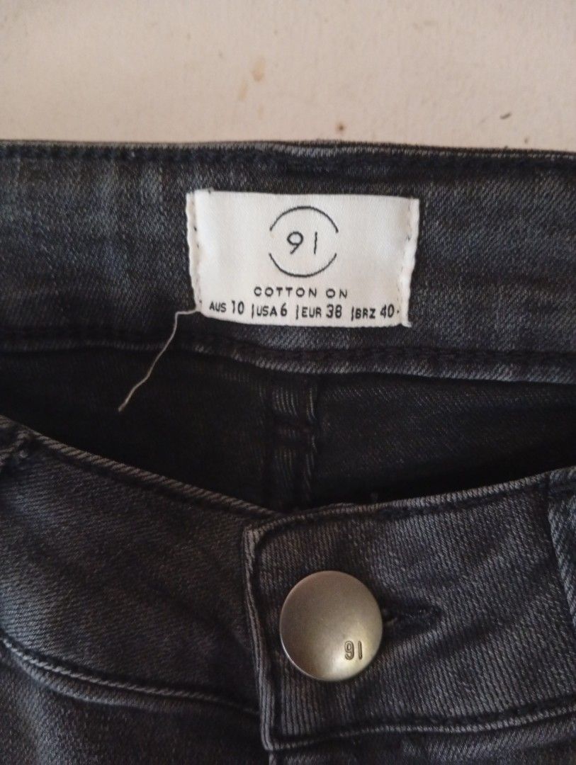 Cotton On Embroidered Jeans - Size 10 (Category: Jeans) located in Las Pinas. Submitted by magda09 (Listing ID 1430262882, Image 3). Description: Dark grey Cotton On jeans with embroidered red roses on the front. Features a button closure with the number "91" on it. The jeans have a high waist and a slim fit. The size is AUS 10, US 6, EUR 38, and JPN 40. The jeans have a raw hem..
