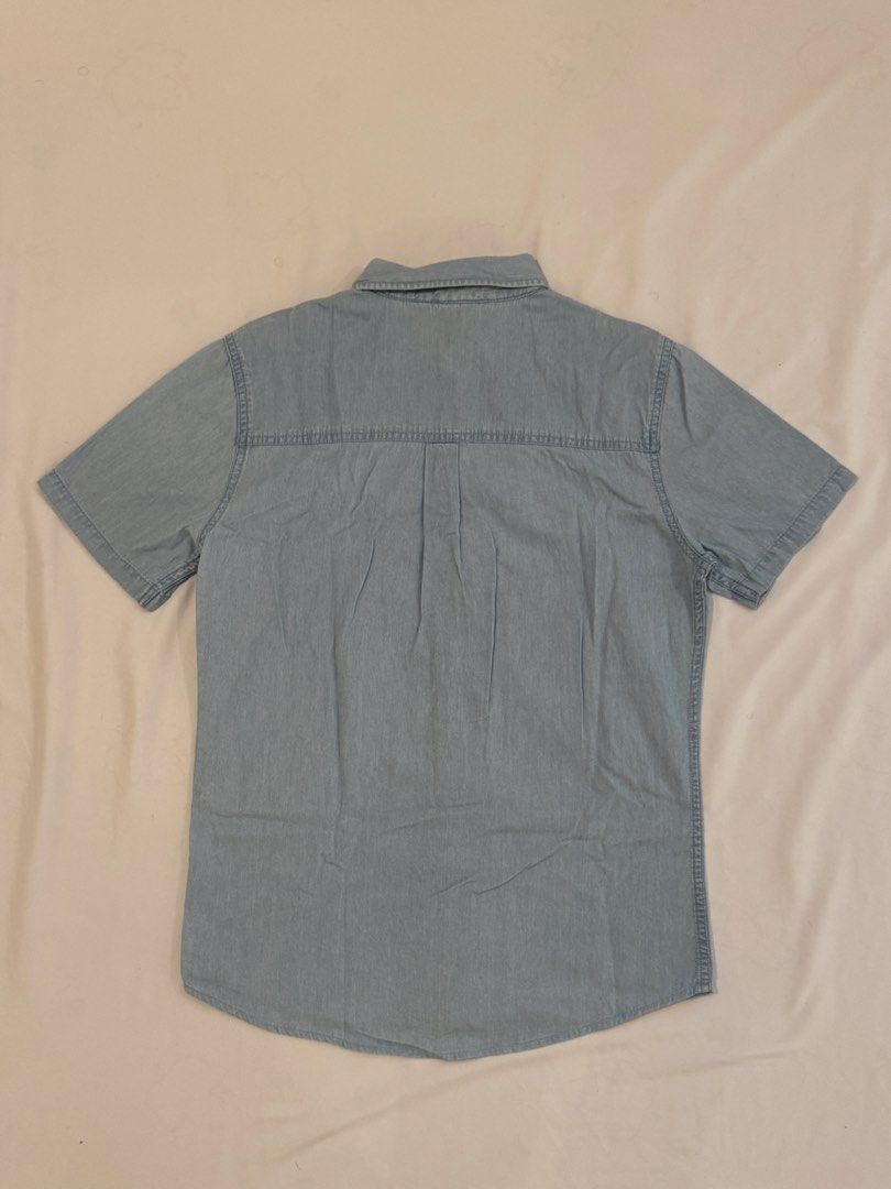 Cotton On Light Blue Shirt - XS (Category: Tshirts & Polo Shirts ) located in Paranaque City. Submitted by anmangle (Listing ID 1430219351, Image 2). Description: Size: XS * W: 19” * L: 26” Color: Light Blue Pre-loved Issue: Old RFS: decluttering Shipping only 🛵 PM for more details 📩 [Carousell-generated description] • Light blue denim shirt from Vintage Re-Mastered. • Features a button-down front, short sleeves, and a single chest pocket. • Th