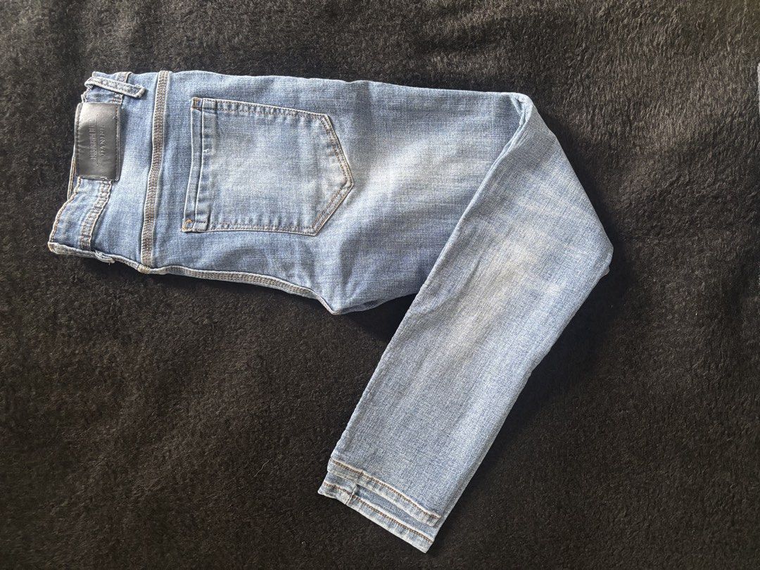Daniel Original Denim Skinny Jeans (Category: Jeans) located in Quezon City. Submitted by donbuys (Listing ID 1430233165, Image 3). Description: Light blue denim jeans from Daniel Original. Features a button closure and classic five-pocket design. The waist measures approximately 14 inches across. The inseam is around 30-36 inches. The jeans have a straight leg cut. Perfect for everyday wear..