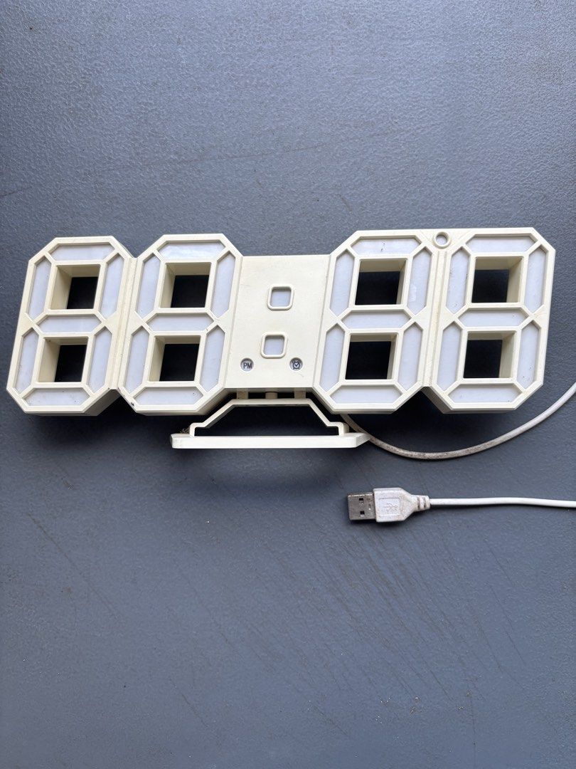 Digital LED Clock (USB Type Connection) (Category: Clocks) located in Calamba. Submitted by zujgaragesale (Listing ID 1430228182, Image 1). Description: ✅Brightness 90% ✅Item Color: White 60% ✅3 sets of timer 🇵🇭Calamba City, Laguna.