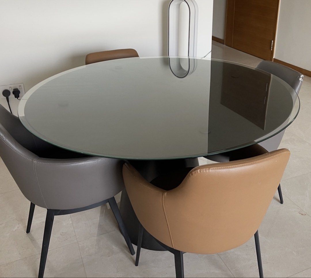 Dining Table (Category: Tables & Sets) located in Singapore. Submitted by Alexanda66 (Listing ID 1430342573, Image 1). Description: Table only .