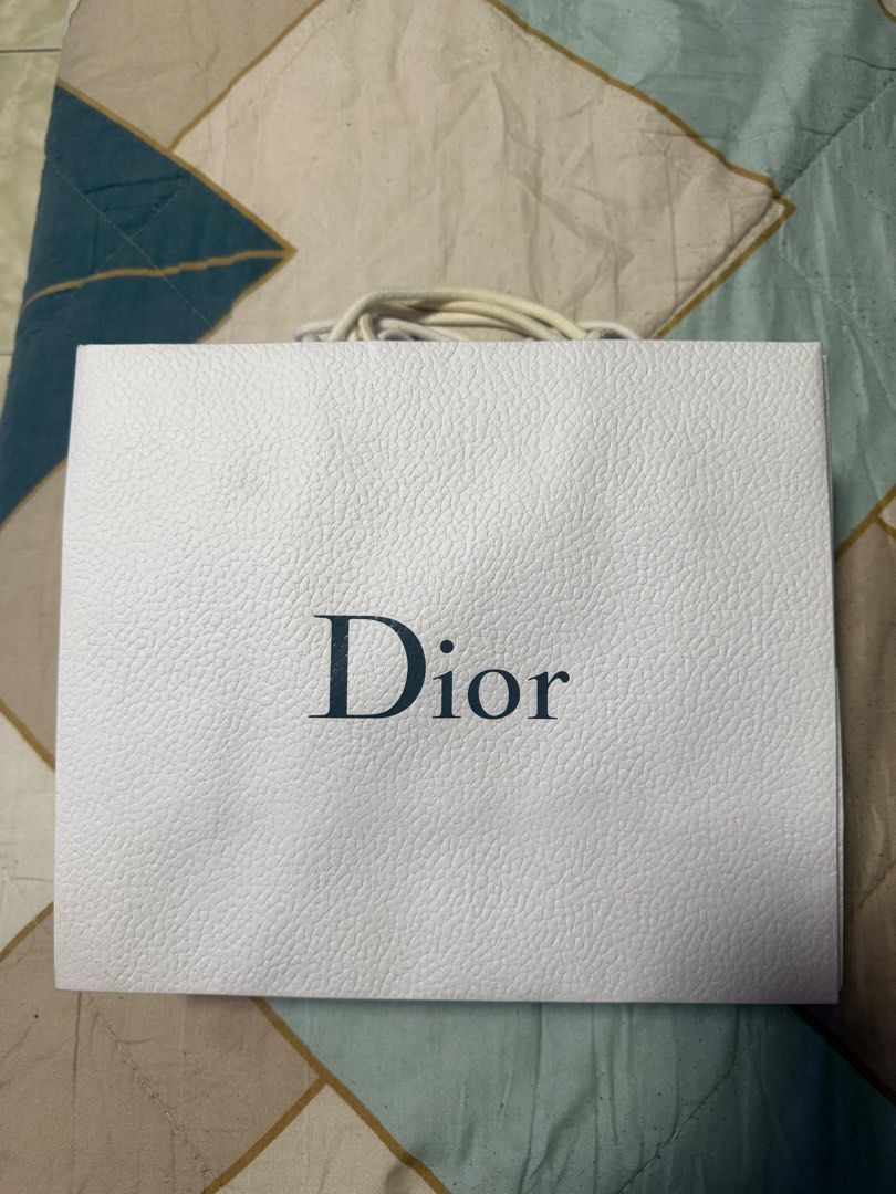 Dior Paper Bag 8pcs (Category: Luxury Accessories) located in Bacoor. Submitted by peanut_storm (Listing ID 1430336913, Image 1). Description: .