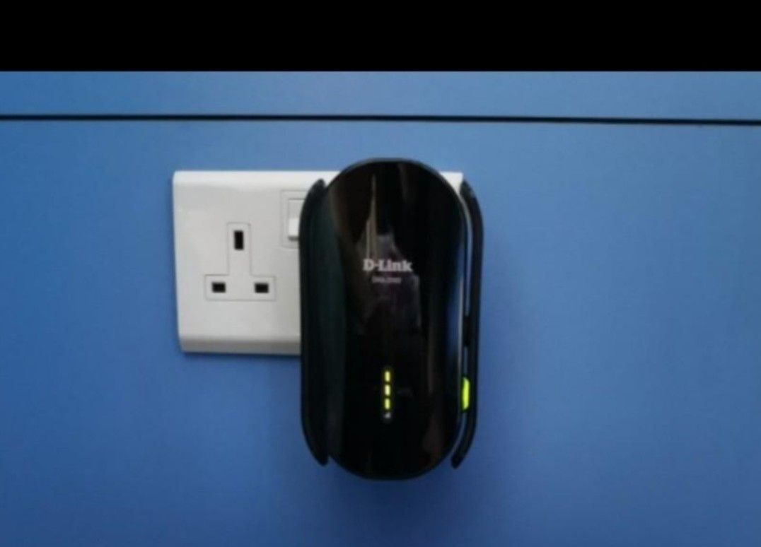 D-Link WiFi Router and Range Extender446797964264099841