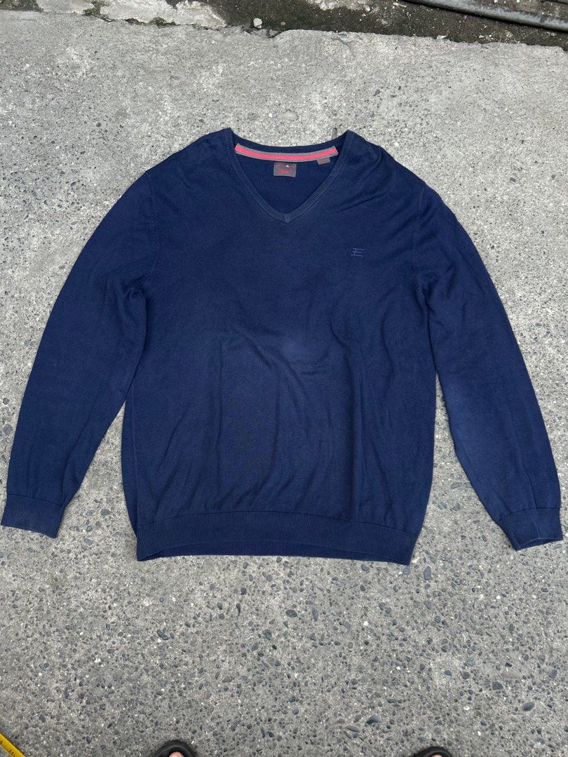 Esprit Long Sleeve Sweater (Category: Longsleeves) located in San Carlos. Submitted by declutterph2420 (Listing ID 1430275837, Image 1). Description: 28x19 - Esprit long sleeve sweater - Navy blue color - Classic design - Versatile and easy to style.