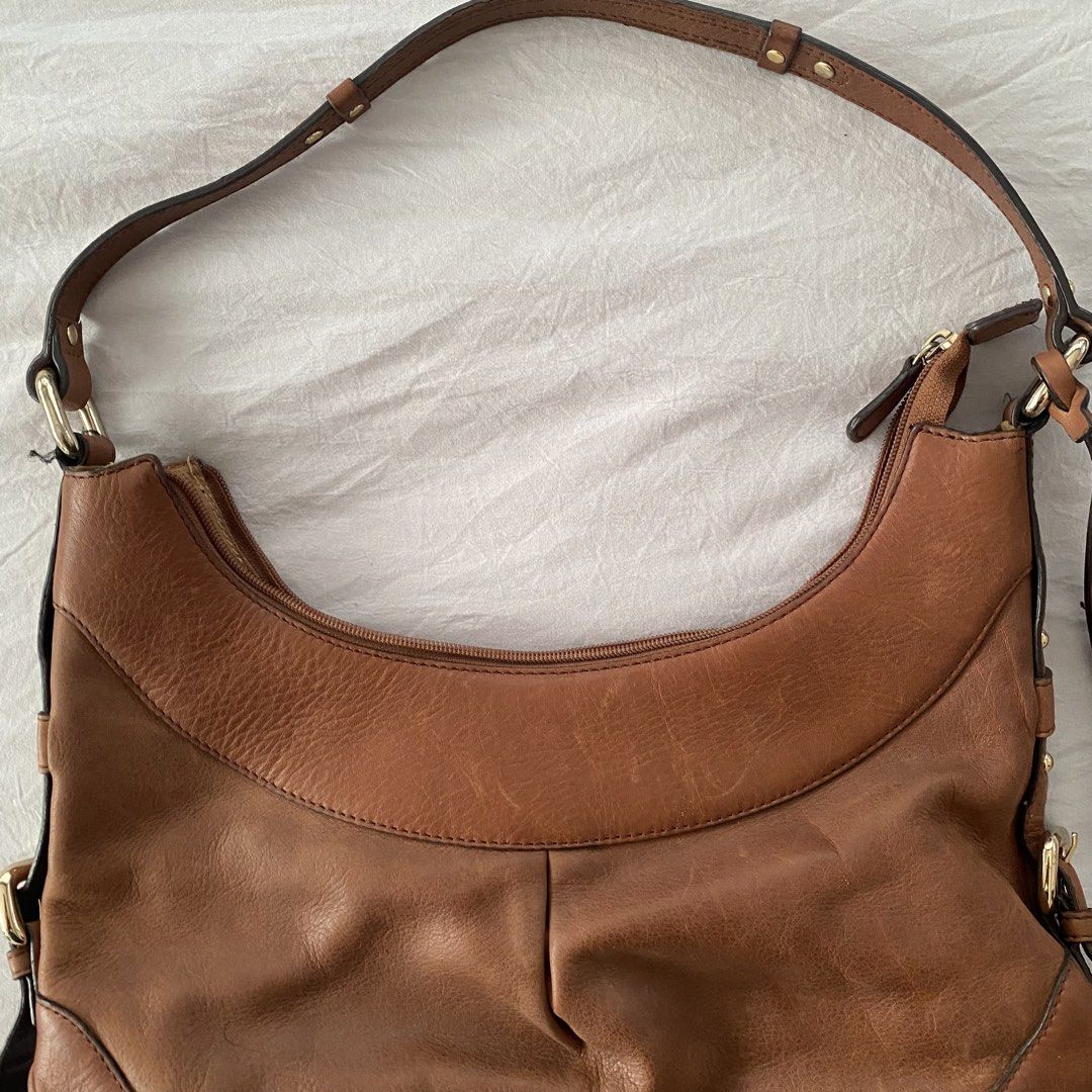 Etienne Aigner Brown Leather Shoulder Bag (Category: Shoulder Bags) located in Cebu City. Submitted by jjanix (Listing ID 1430224511, Image 3). Description: .