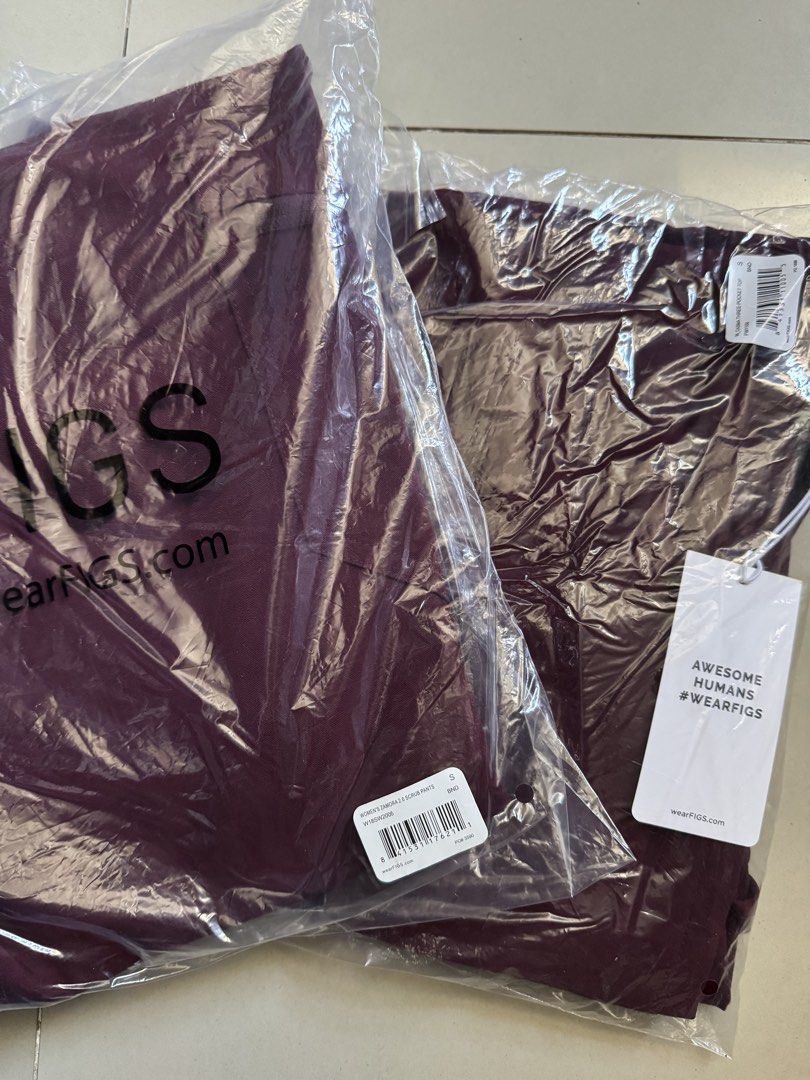 FIGS BURGUNDY Casma & Zamora Scrub Set (Category: Sets or Coordinates) located in Cebu City. Submitted by jsnf1234 (Listing ID 1430272357, Image 3). Description: .