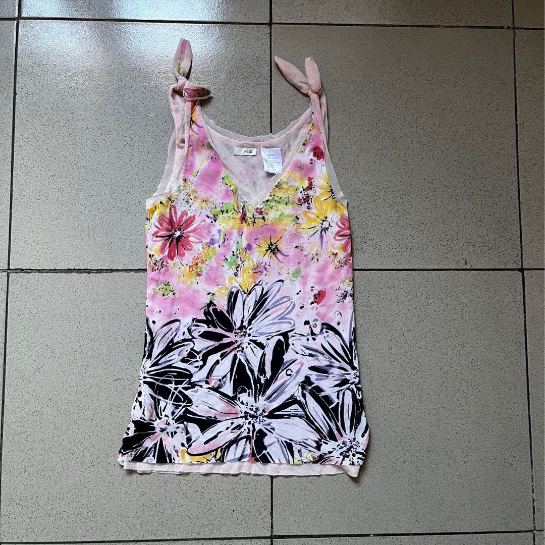Floral Print Tank Top (Category: Sleeveless) located in Paranaque City. Submitted by arwilbernadettefindzzz (Listing ID 1430283849, Image 1). Description: .