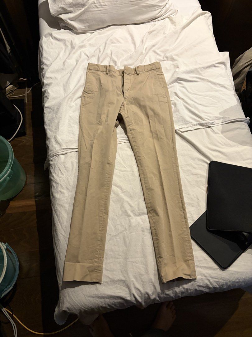H&M Khaki Chino Pants (Category: Chinos) located in Pasig City. Submitted by xifyfinds (Listing ID 1430324084, Image 1). Description: Dimensions (inches) Length 40” Waist Width 16” Front Rise 11” Inseam 30.5” - Delivery c/o buyer. Payment before release (unless cod) - Mop GCash/COD/Bank Transfer.