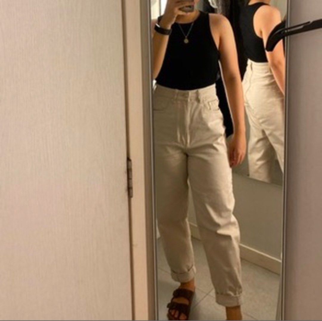 H&M Khaki Denim Mom Jeans (Category: Jeans) located in Bacolod City. Submitted by kimsob (Listing ID 1430321862, Image 1). Description: Super nice but gained weight & doesn’t fit me as well anymore :( My height for reference: 5’1” Shipping: ~70-85 SF via J&T (ships from Bacolod).