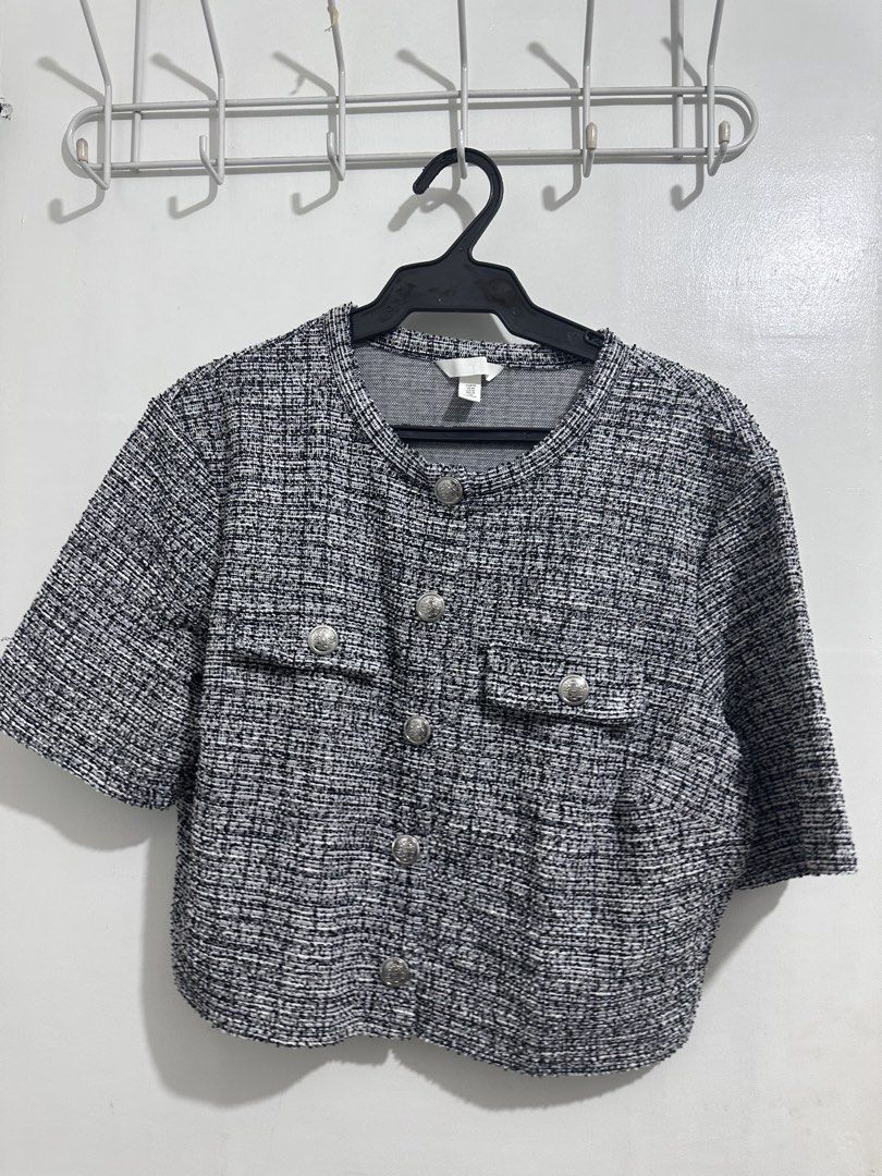 H&M Tweed Crop Top (Category: Sleeveless) located in Taguig. Submitted by gabitems (Listing ID 1430306942, Image 2). Description: Short-sleeved Tweed Crop Top Brand: H&M Color: Textured gray and black woven fabric Size: M.