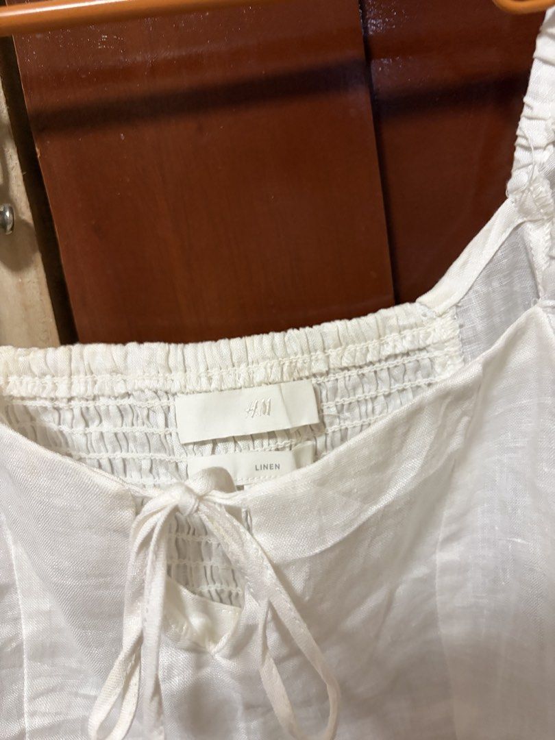 H&M White Linen Puff Sleeve Top (Category: Blouses) located in Rizal. Submitted by miunicabella (Listing ID 1430342127, Image 2). Description: Dubai/Aussie Tops.