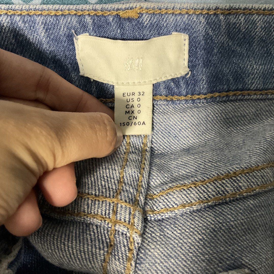H&M Wide Leg Denim Jeans (Category: Jeans) located in Pasig City. Submitted by leicart (Listing ID 1430219855, Image 2). Description: length: 37.5 inches owner’s measurements: - bust: 32 in - waist: 24 in - height: 5’0 - weight: 45kg 🏳️ last price posted, lower offers will not be entertained 🦋 color may vary depending on the lighting 🫧pasig, metro manila 🌷SF will be shouldered by the buyer 📦 lbc, j&t, flash, and sdd couriers .