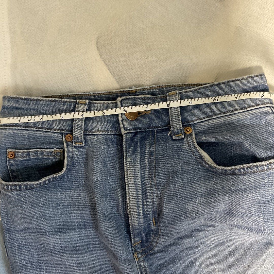 H&M Wide Leg Denim Jeans (Category: Jeans) located in Pasig City. Submitted by leicart (Listing ID 1430219855, Image 3). Description: length: 37.5 inches owner’s measurements: - bust: 32 in - waist: 24 in - height: 5’0 - weight: 45kg 🏳️ last price posted, lower offers will not be entertained 🦋 color may vary depending on the lighting 🫧pasig, metro manila 🌷SF will be shouldered by the buyer 📦 lbc, j&t, flash, and sdd couriers .