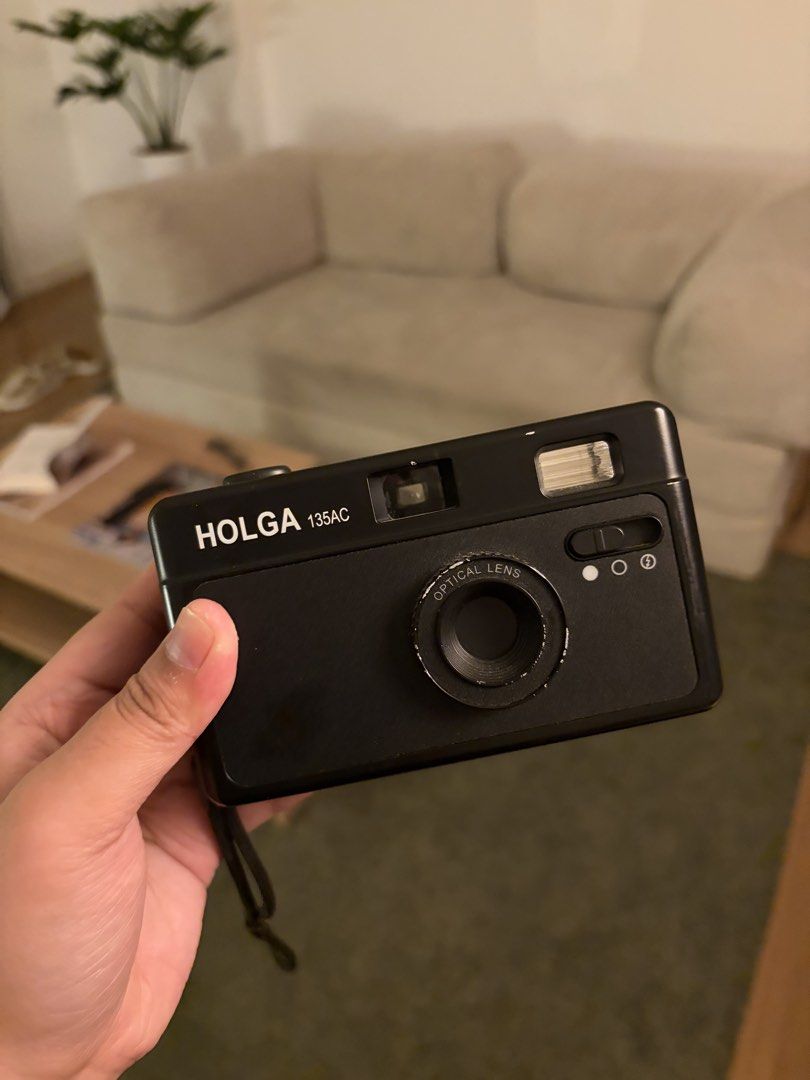 Holga 135AC Film Camera (Category: Cameras) located in Manila. Submitted by bellaasrt (Listing ID 1430319695, Image 2). Description: all working!.