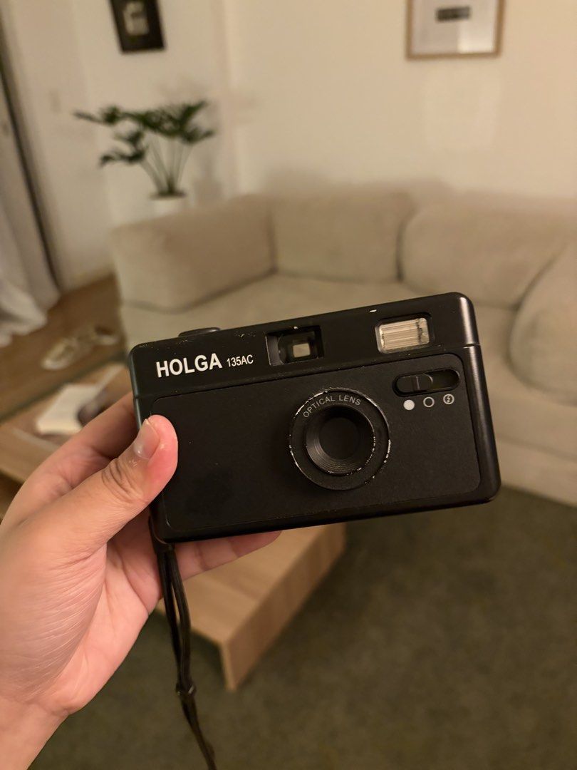 Holga 135AC Film Camera (Category: Cameras) located in Manila. Submitted by bellaasrt (Listing ID 1430319695, Image 1). Description: all working!.