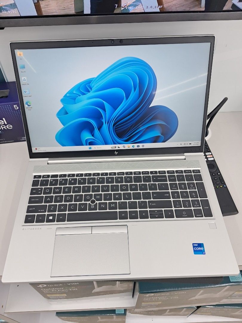 HP ELITEBOOK 15.4 DISPLAY ( TOUCH SCREEN )