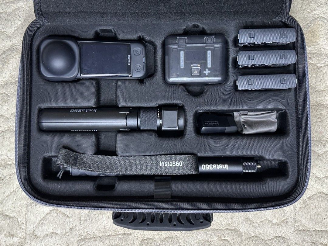 Insta360 X4 Bundle (Category: Cameras) located in Angeles City. Submitted by tan.sofiaa (Listing ID 1430245120, Image 1). Description: Insta360 x4 All original Insta360 accessories and Cynova charging hub and carrying case P30,990 - Insta360 x4 P6850 - Cynova charging hub with x2 extra Insta360 battery P5850 - Diving case P4500 - 3m selfie stick P2770 - Bullet time selfie stick P1924 - Triple suction car mount P1400 - Original 128gb Sandisk V30 P
